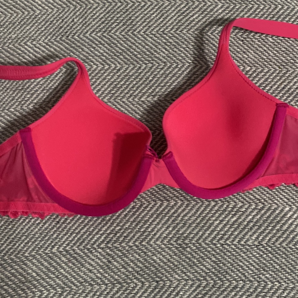 Bras - Picture 4 of 6